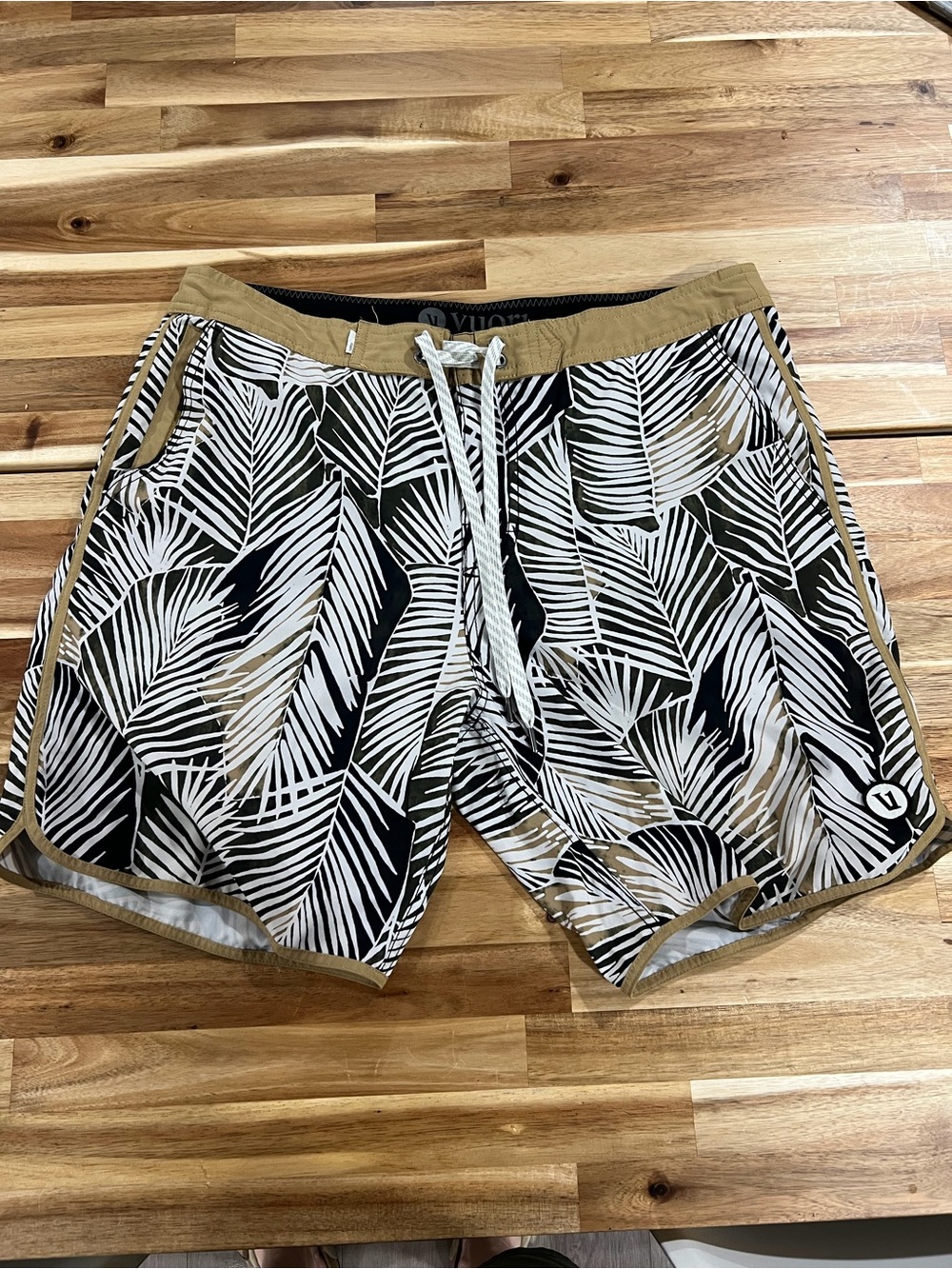 Vuori Men's Palm Leaf Swim Trunks - Tan/Black/White - Size 33